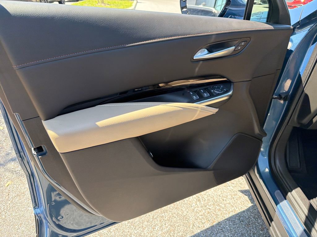 Used 2024 Cadillac XT4 Luxury image 14