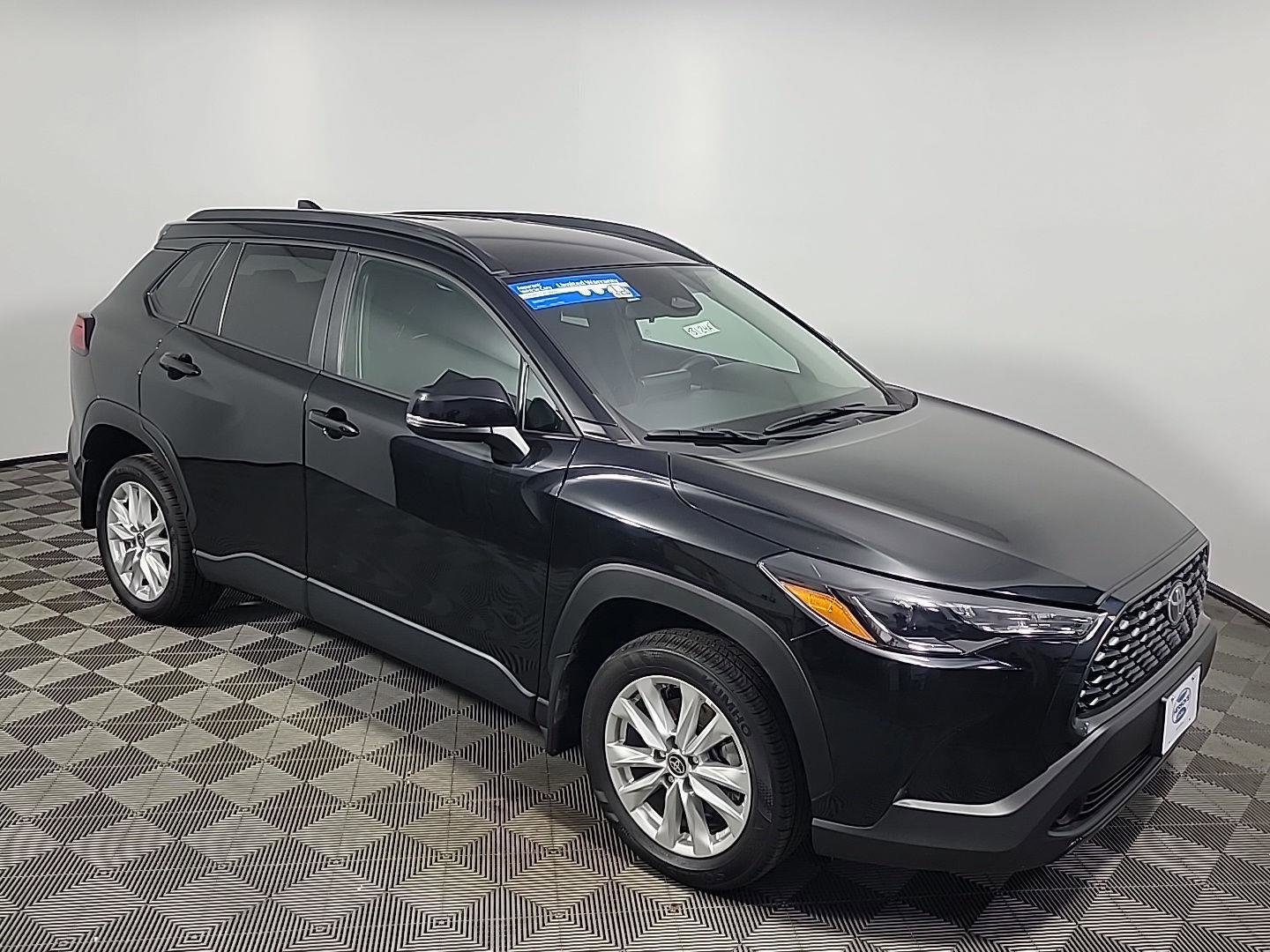 Used 2024 Toyota Corolla Cross LE image 2