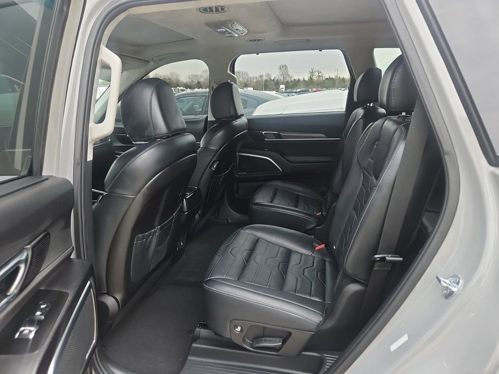 Used 2022 Kia Telluride SX w/ SX Prestige Package image 3