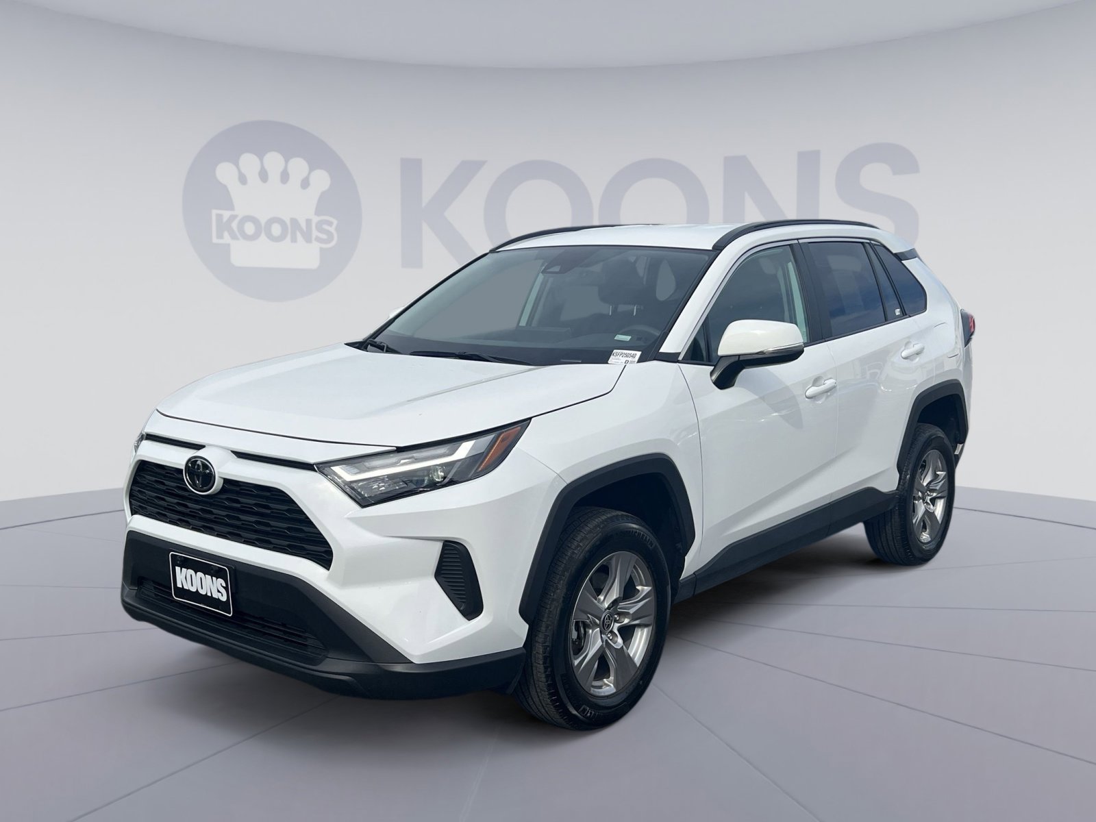 Used 2025 Toyota RAV4 XLE FWD image 1