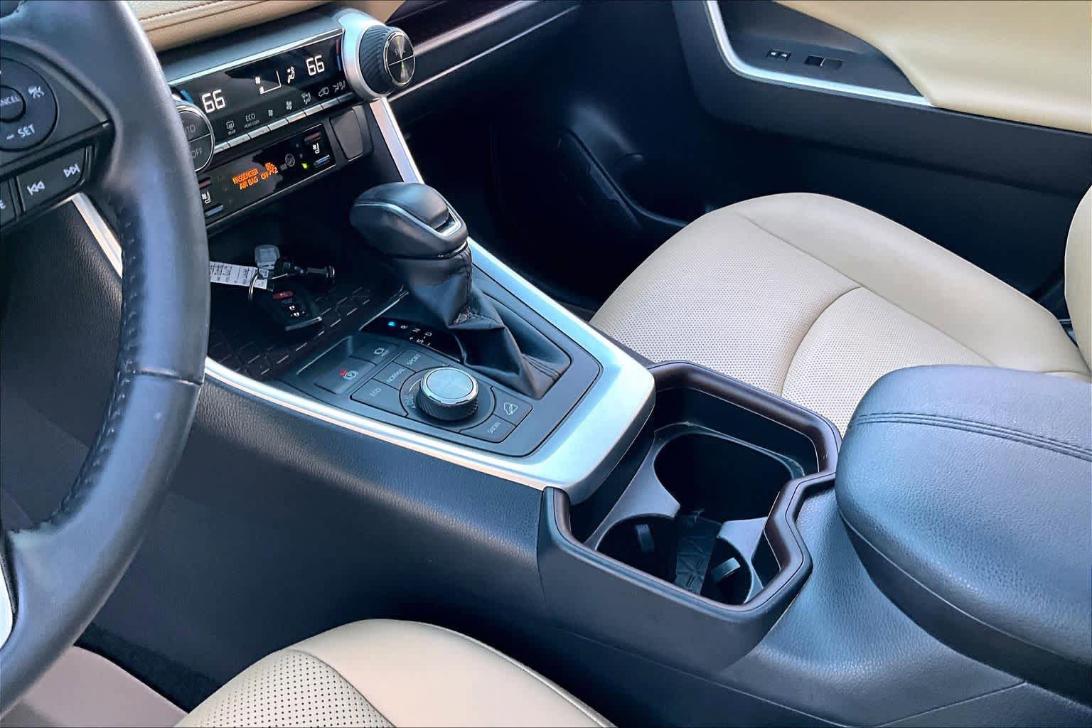 Used 2019 Toyota RAV4 Limited w/ Cold Weather Package AWD/4WD image 17