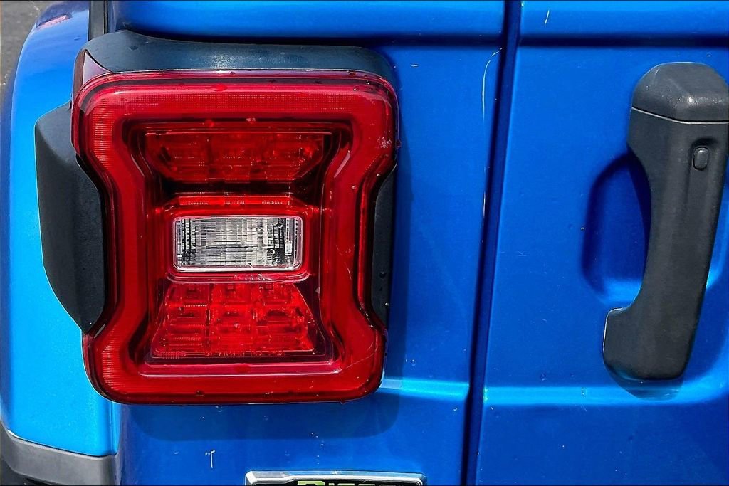 Used 2021 Jeep Wrangler Unlimited Sahara image 24