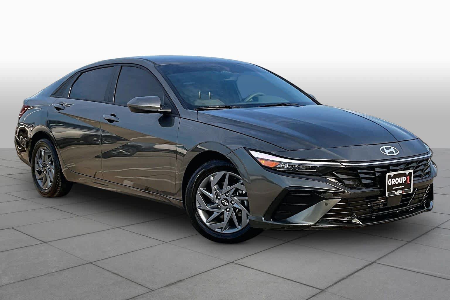 Used 2024 Hyundai Elantra SEL FWD image 3