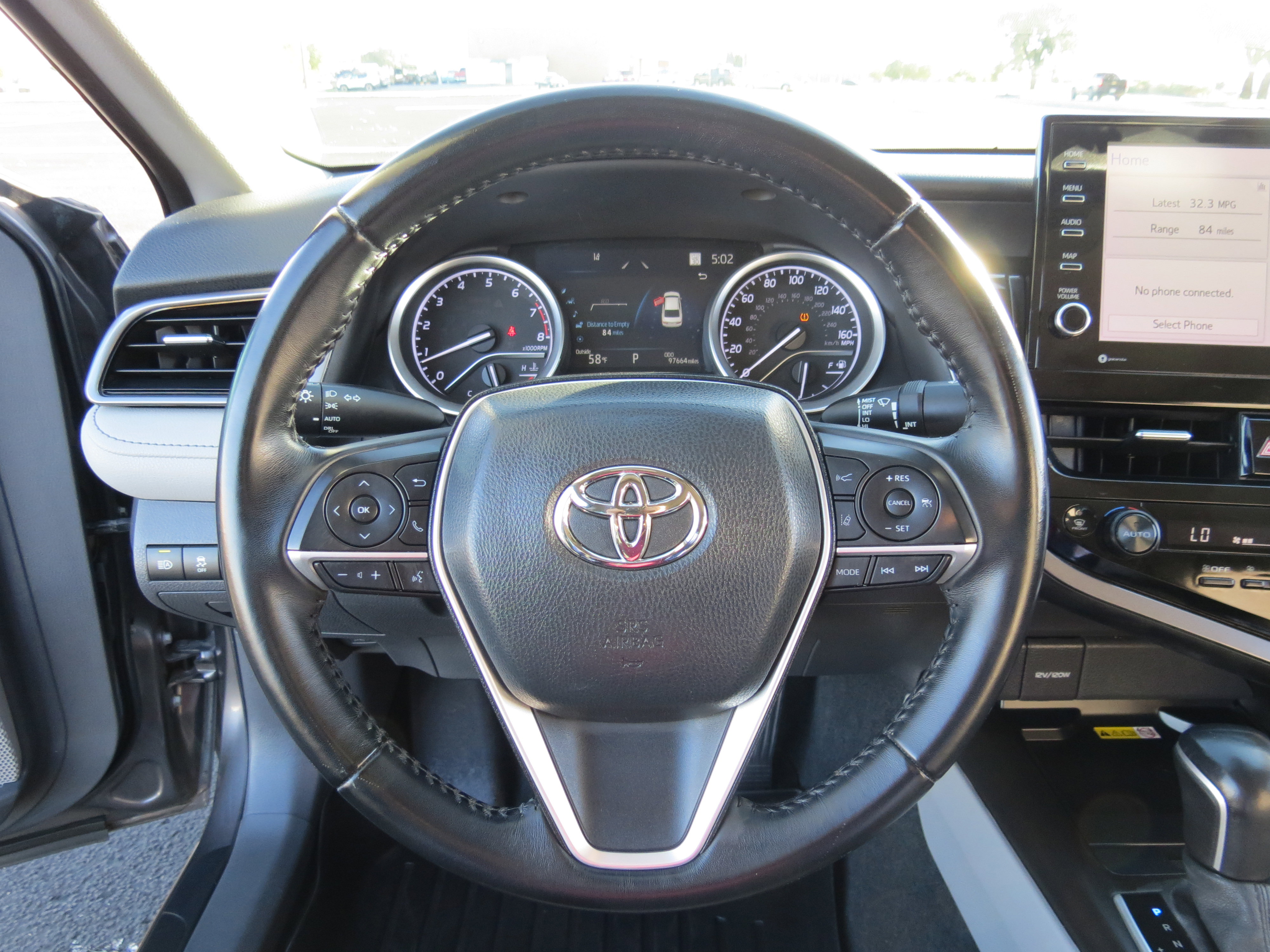 Used 2022 Toyota Camry XLE image 10