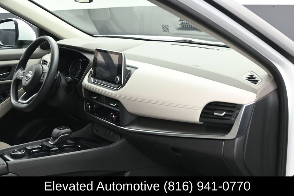 Used 2024 Nissan Rogue SV AWD/4WD image 6