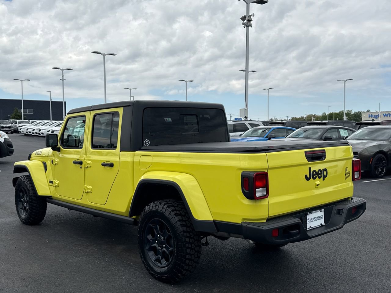 Used 2023 Jeep Gladiator Sport AWD/4WD image 5