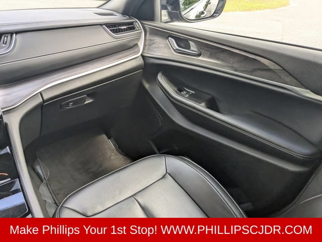 Used 2024 Jeep Grand Cherokee L Limited w/ Black Appearance Package AWD/4WD image 15