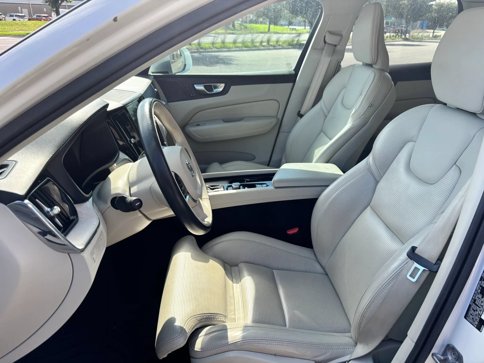 Used 2021 Volvo XC60 T5 Inscription w/ Advanced Package FWD image 19