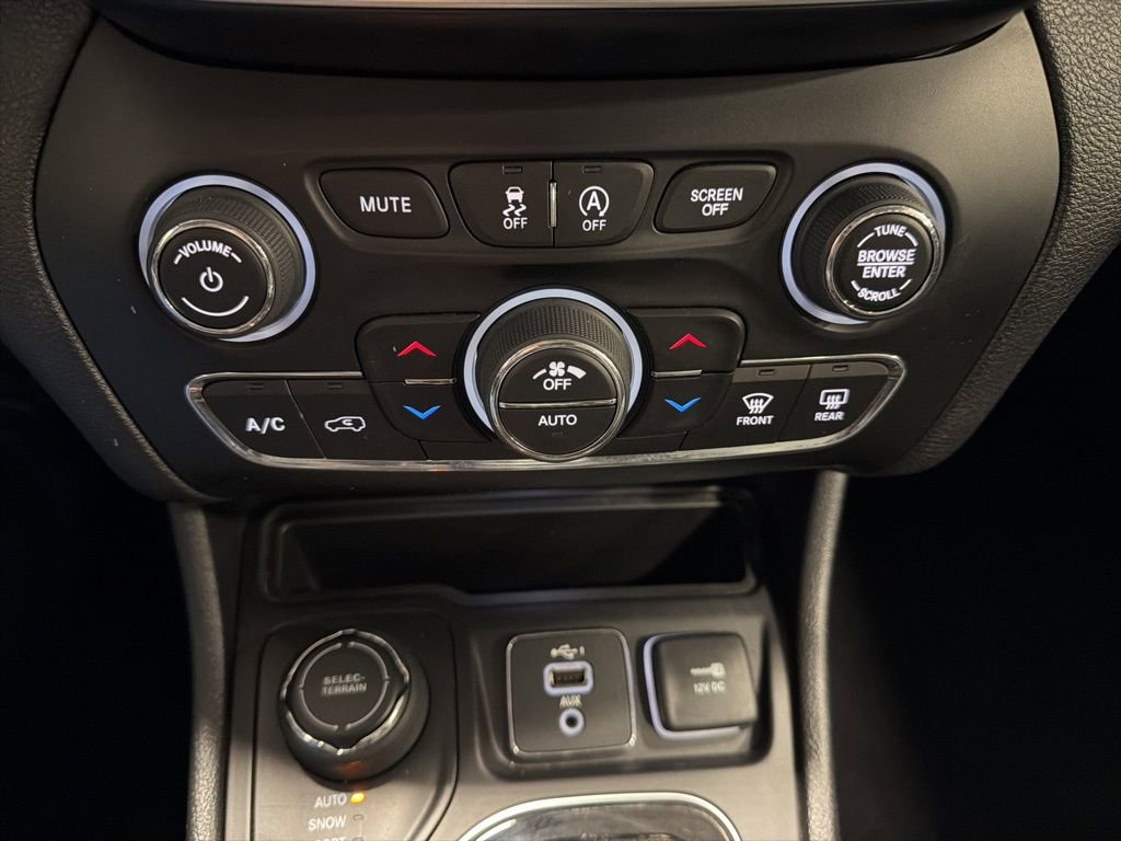 Used 2020 Jeep Cherokee Limited image 8