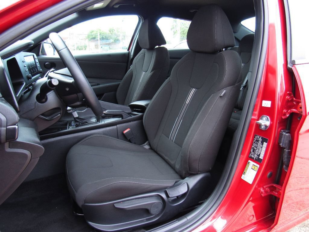 Used 2025 Hyundai Elantra Sport FWD image 10