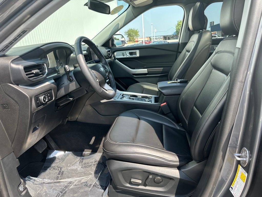 Certified 2024 Ford Explorer XLT w/ Equipment Group 202A AWD/4WD image 14