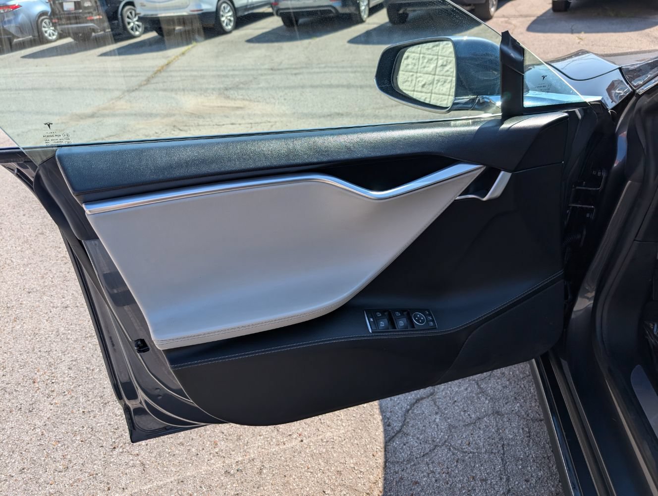 Used 2015 Tesla Model S 60 RWD image 11