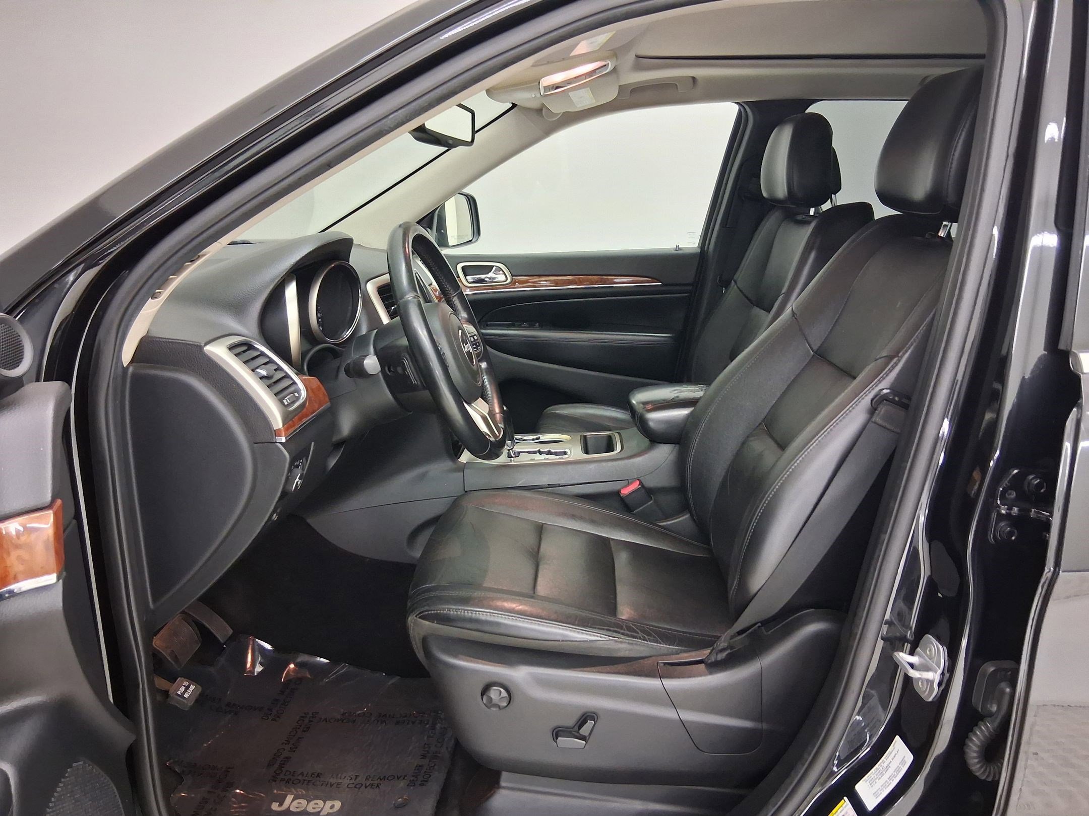Used 2011 Jeep Grand Cherokee Limited RWD image 3