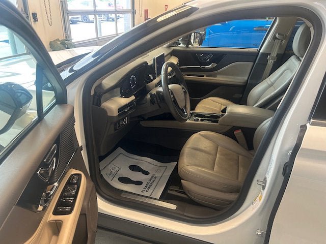 Used 2021 Lincoln Corsair AWD w/ Premium Package image 5