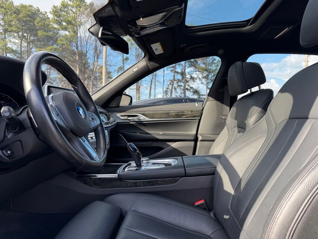 Used 2022 BMW 740i w/ M Sport Package image 10
