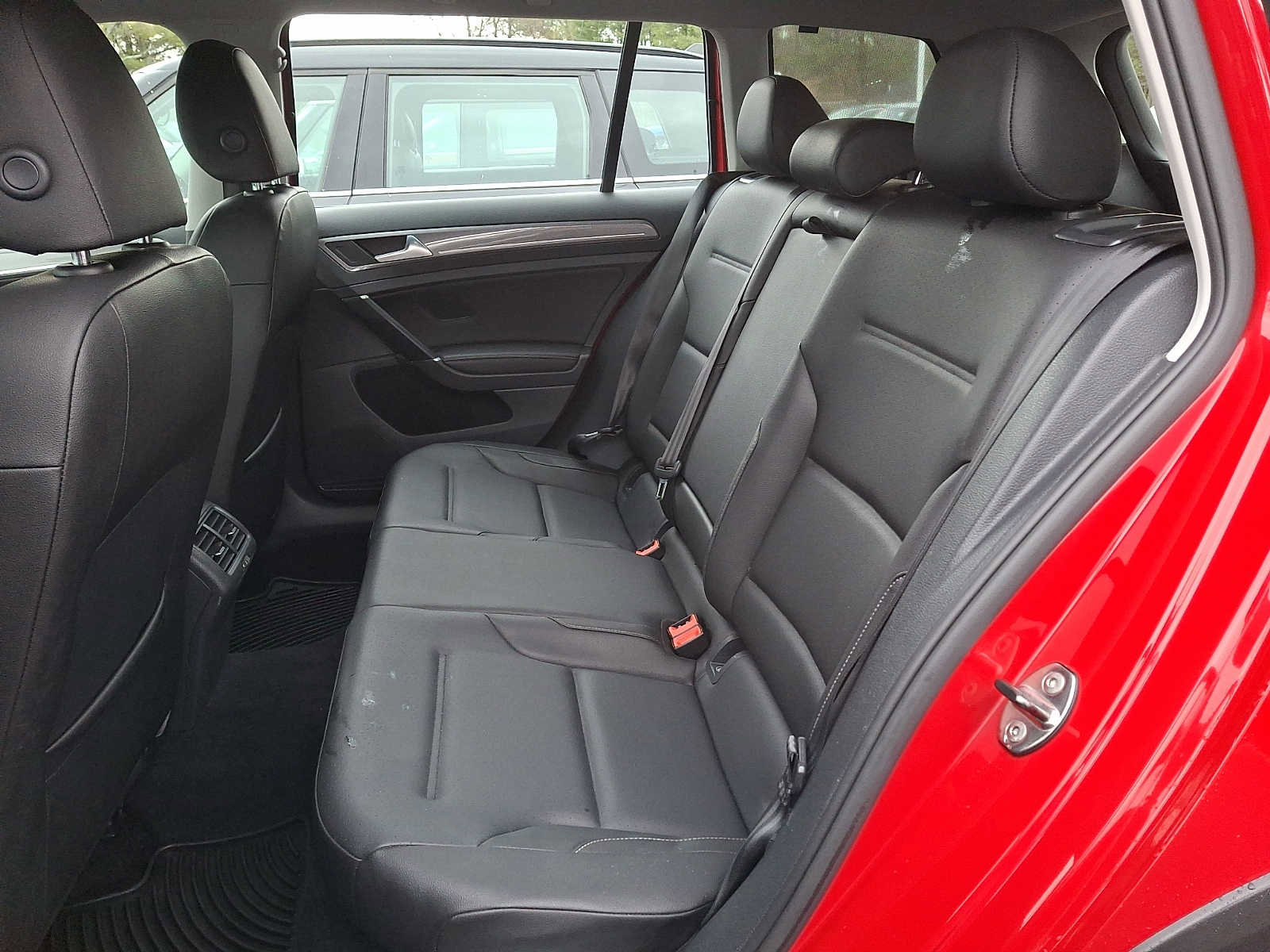 Used 2017 Volkswagen Golf Alltrack S image 7