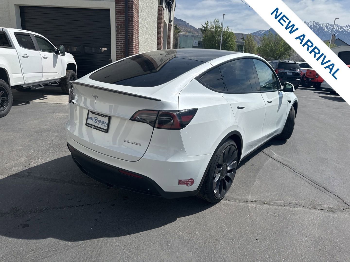 Used 2024 Tesla Model Y Performance image 7