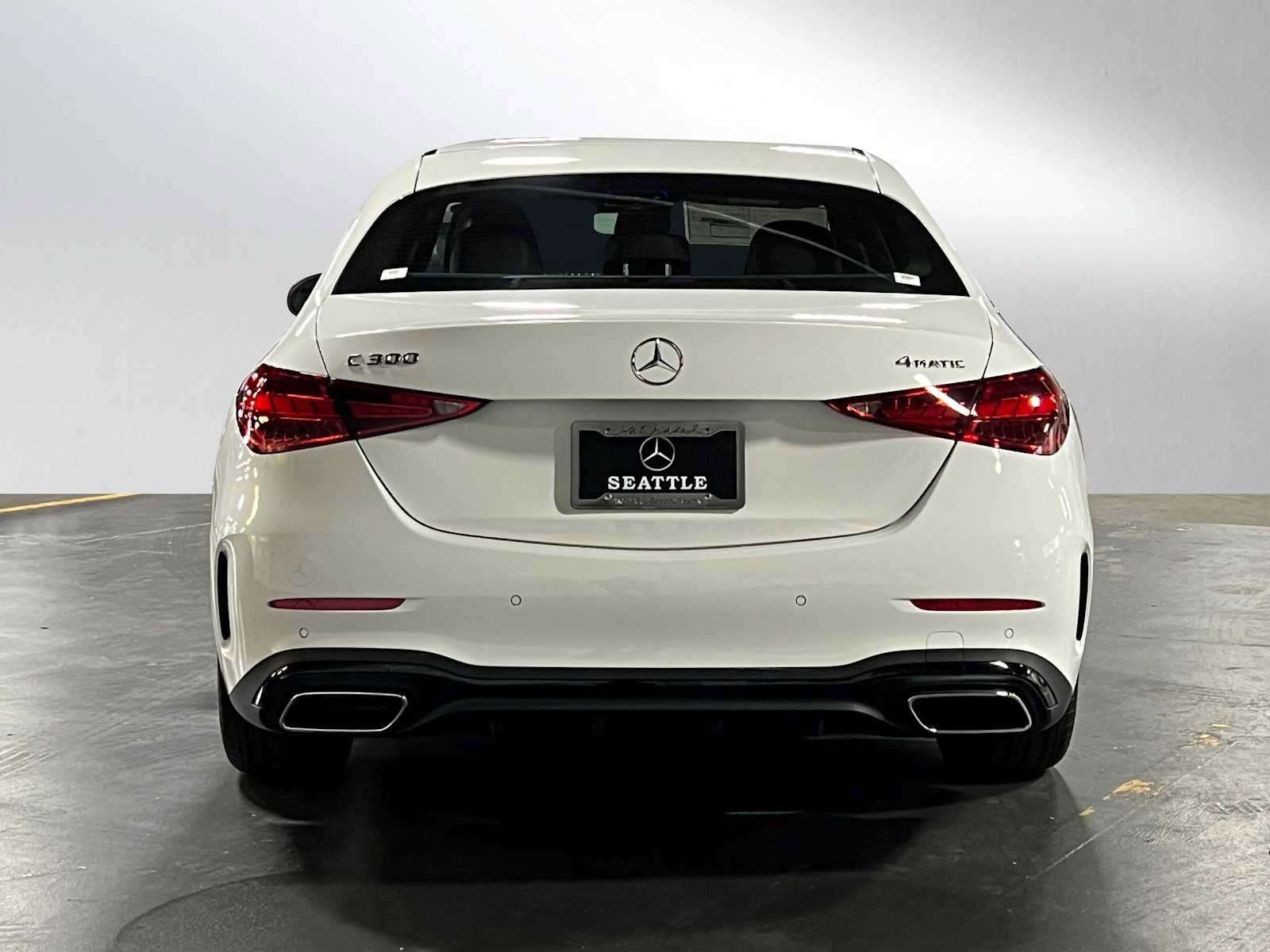 Used 2025 Mercedes-Benz C 300 4MATIC Sedan image 4