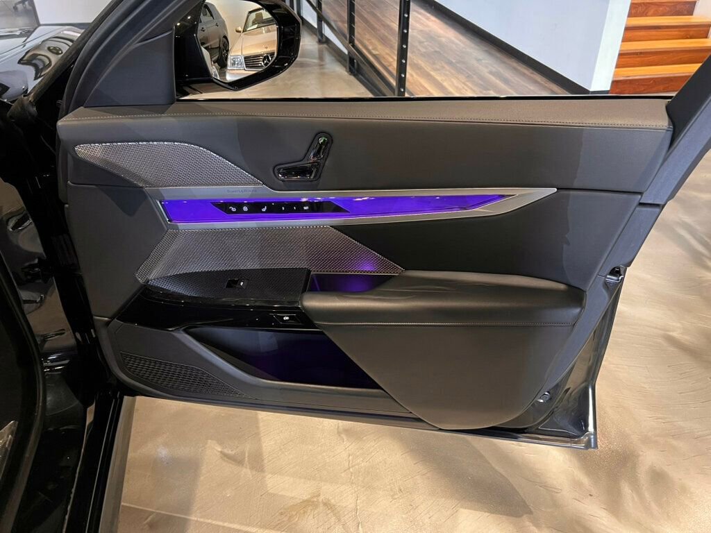 Used 2023 BMW 740i w/ Parking Assistance Package image 33