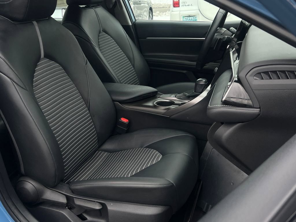 Used 2023 Toyota Camry SE image 10