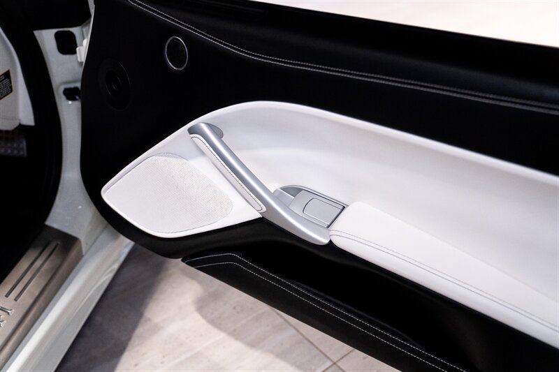 Used 2014 Ferrari F12 Berlinetta RWD image 6