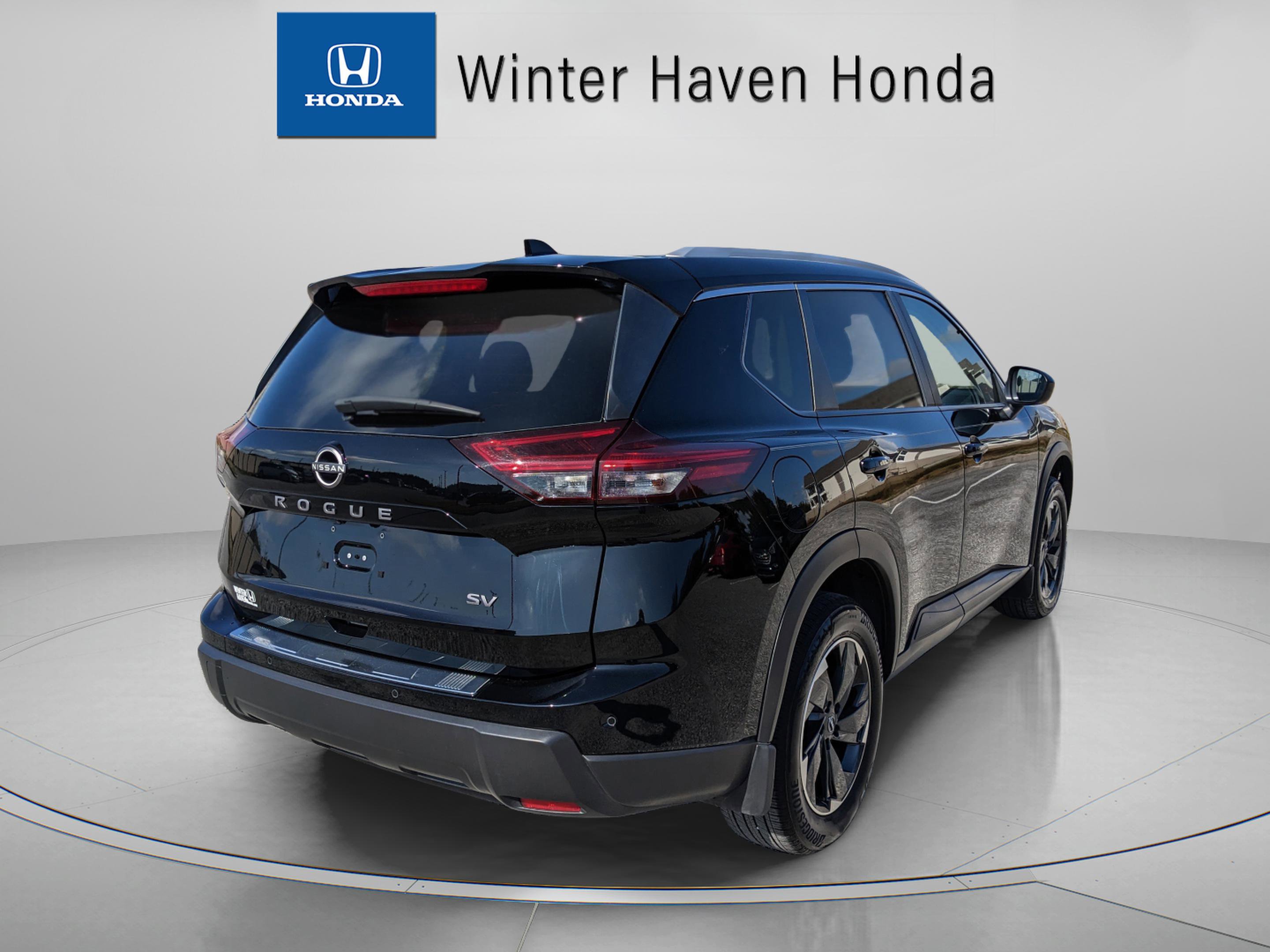 Used 2024 Nissan Rogue SV w/ SV Premium Package image 7