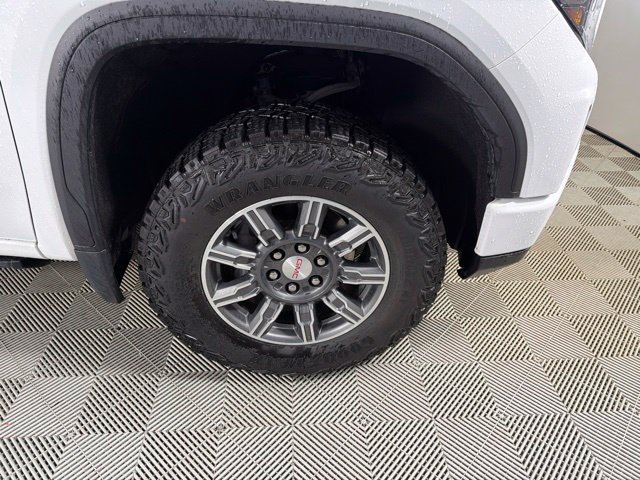 Used 2024 GMC Sierra 1500 AT4 w/ Technology Package AWD/4WD image 19
