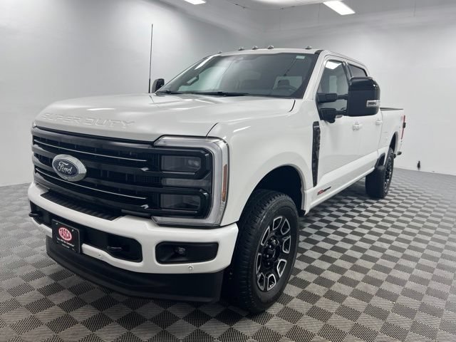 Used 2025 Ford F350 Platinum AWD/4WD image 2