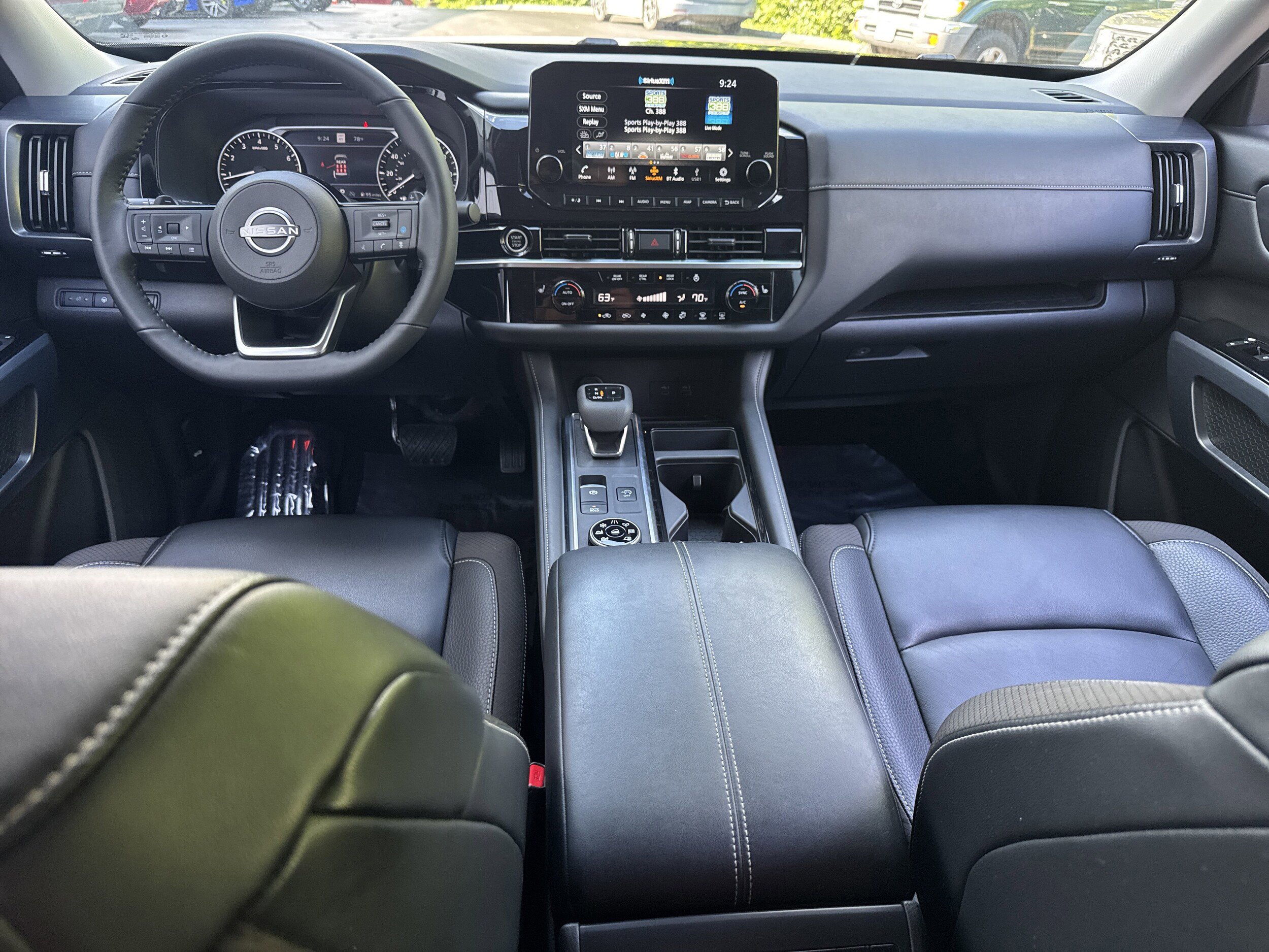 Used 2024 Nissan Pathfinder SL AWD/4WD image 18
