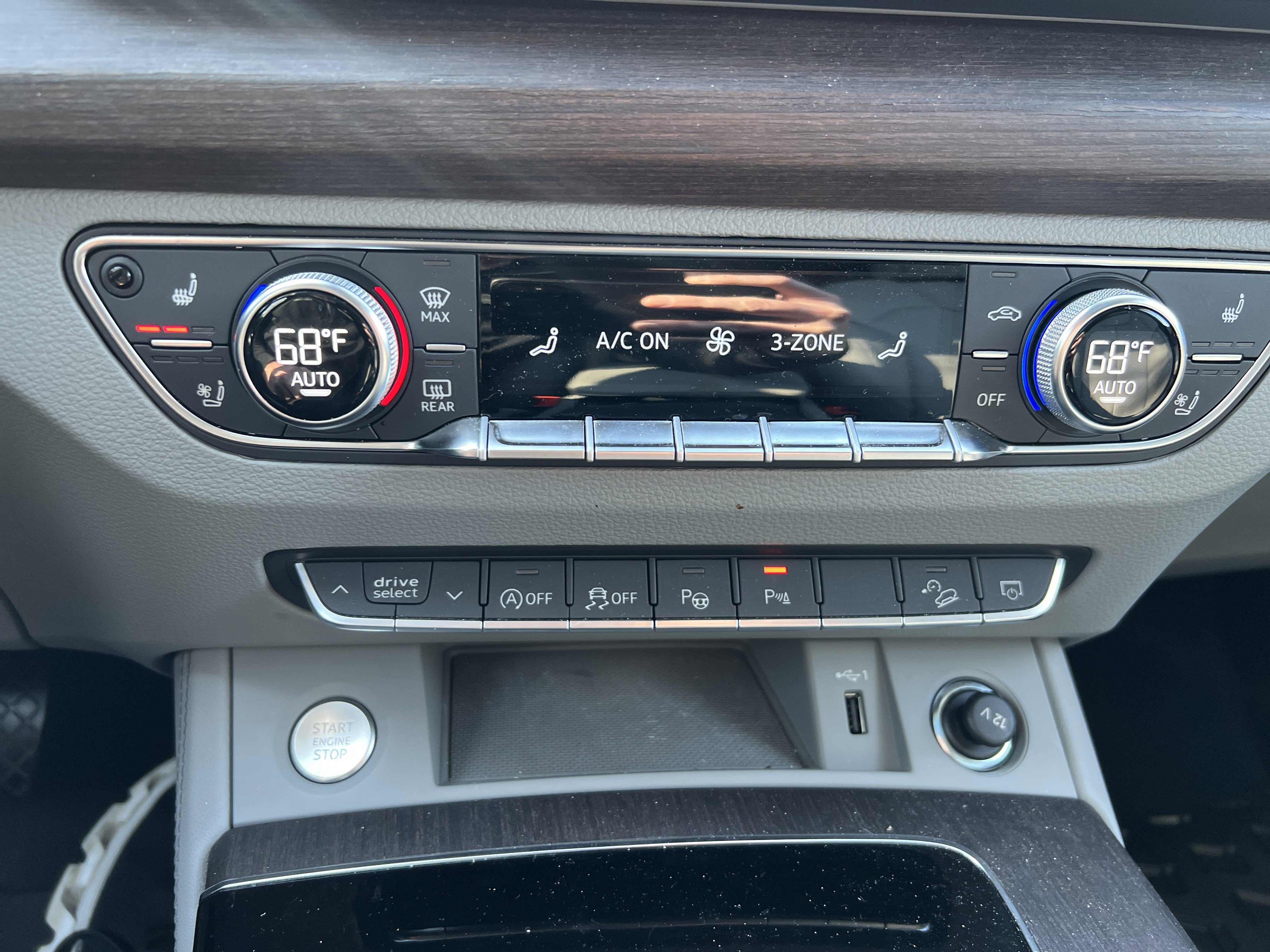 Used 2024 Audi Q5 2.0T Prestige w/ Prestige Package image 28