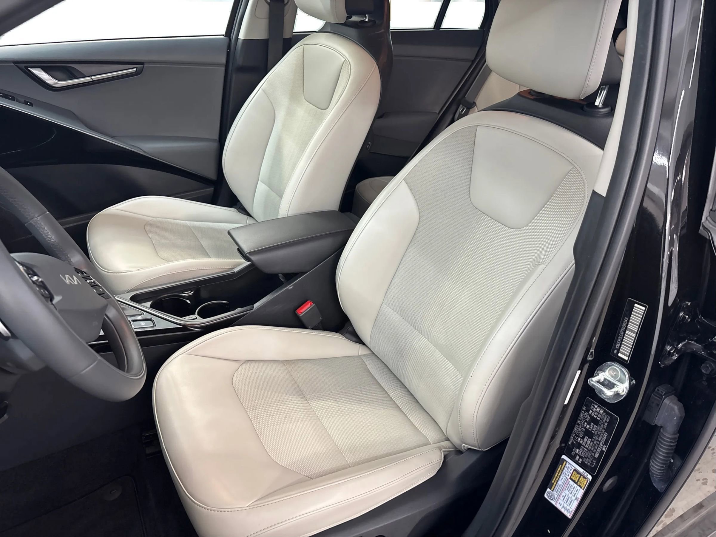 Used 2023 Kia Niro EX image 13