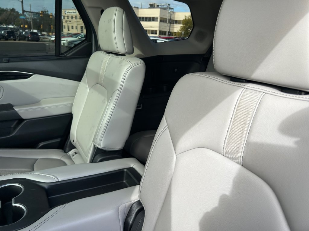 Certified 2025 Honda Pilot Touring image 16