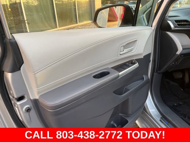 Used 2022 Toyota Sienna LE w/ LE Plus Package image 5
