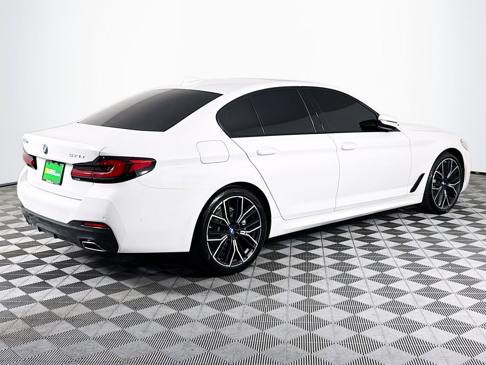 Used 2023 BMW 530e w/ M Sport Package image 10