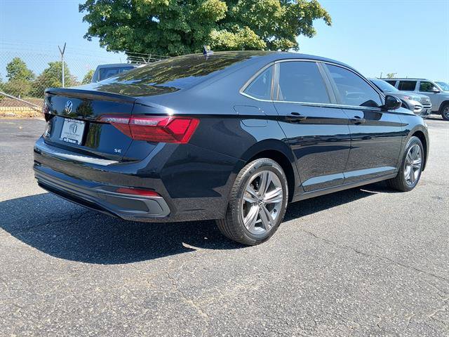 Used 2023 Volkswagen Jetta SE FWD image 3