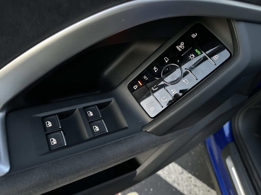 New 2025 Audi SQ5 Prestige image 13