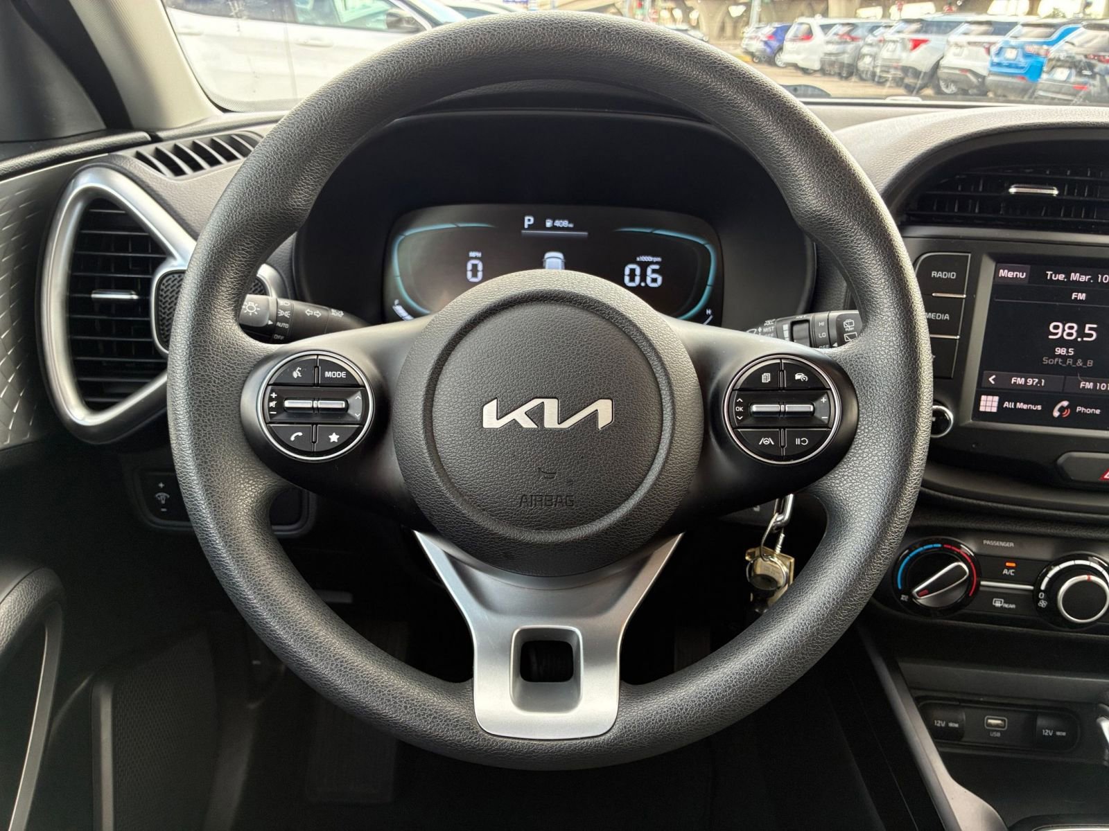 Used 2025 Kia Soul LX w/ LX Technology Package image 21
