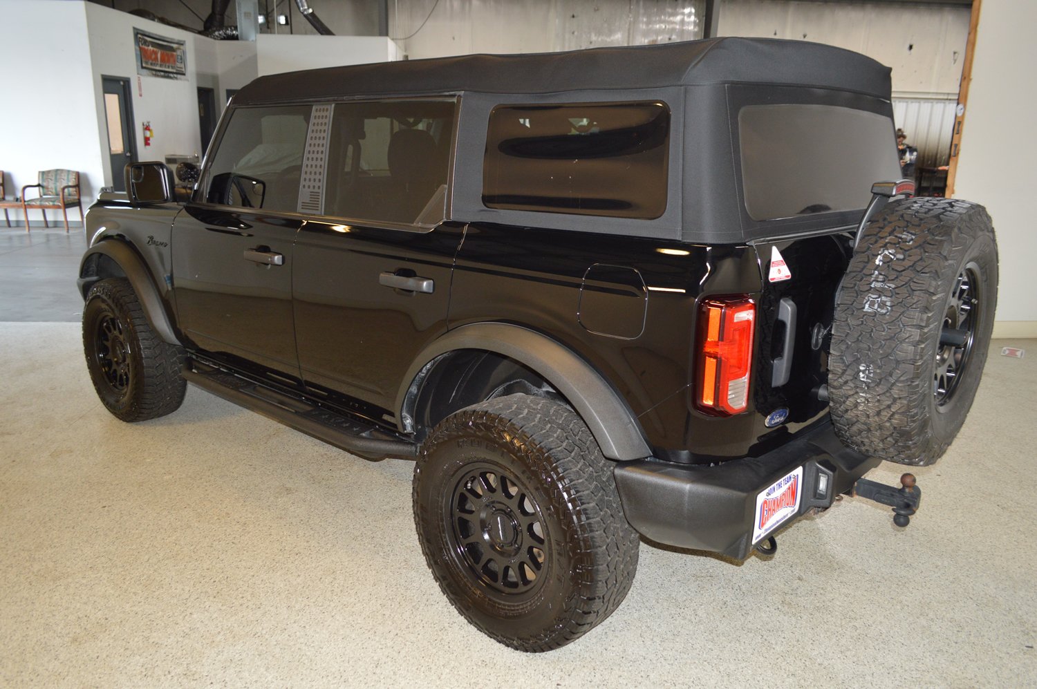 Used 2023 Ford Bronco 4-Door AWD/4WD image 5