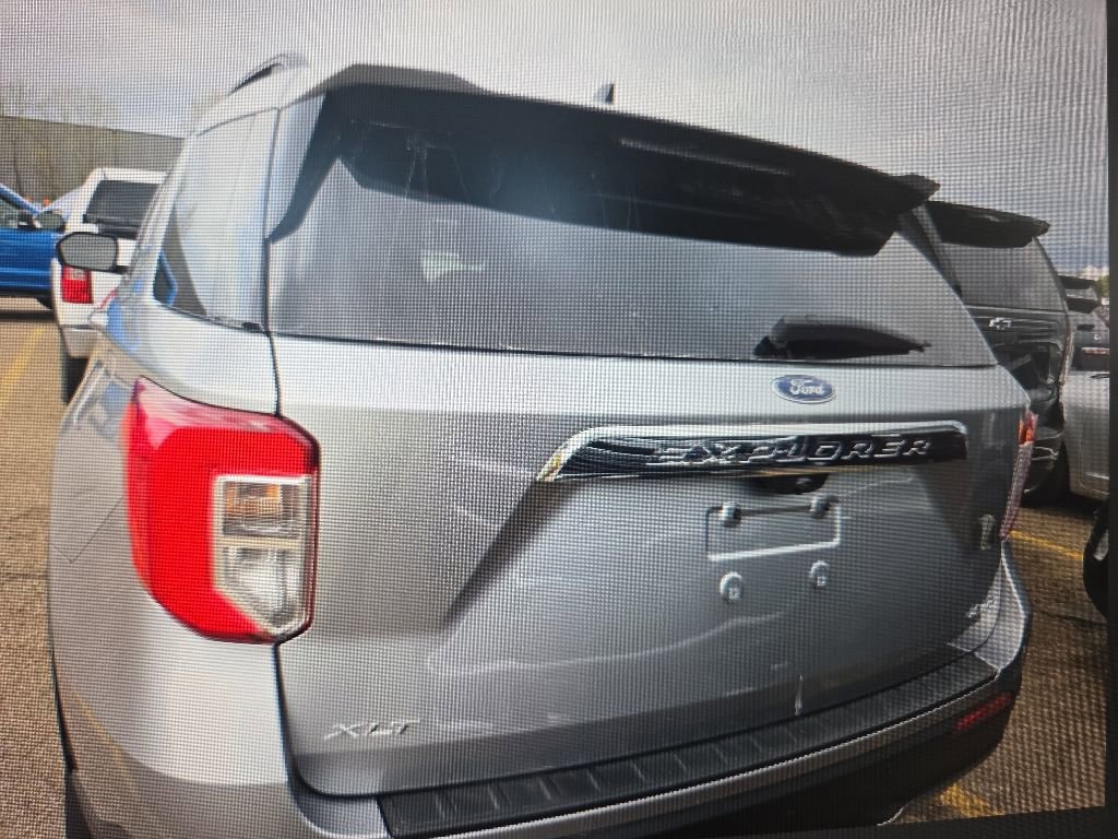 Used 2022 Ford Explorer XLT AWD/4WD image 17