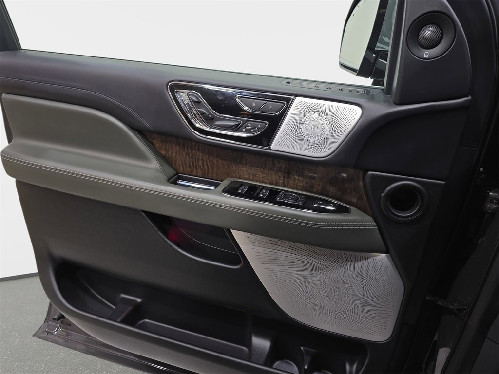 Used 2022 Lincoln Navigator Black Label image 28