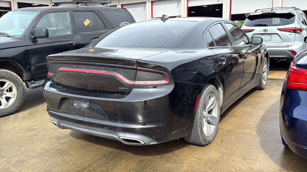 Used 2017 Dodge Charger SXT RWD image 3