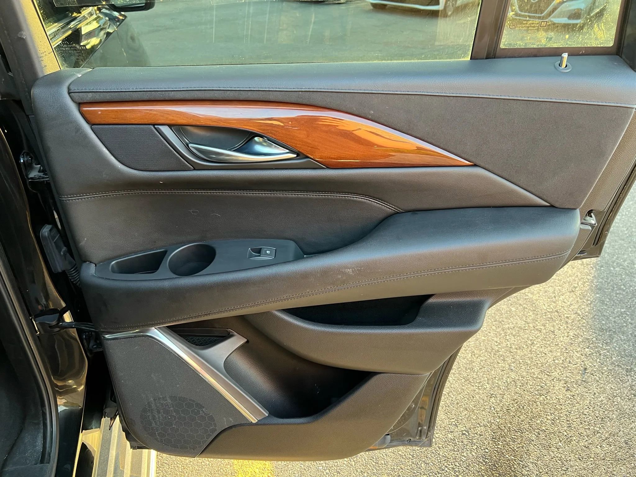 Used 2017 Cadillac Escalade Premium Luxury image 21