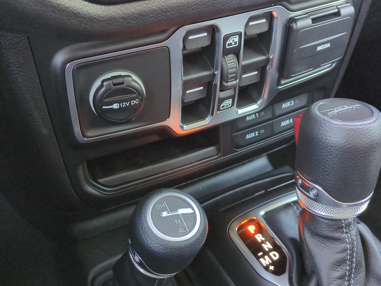 New 2026 Jeep Gladiator Sport AWD/4WD image 30