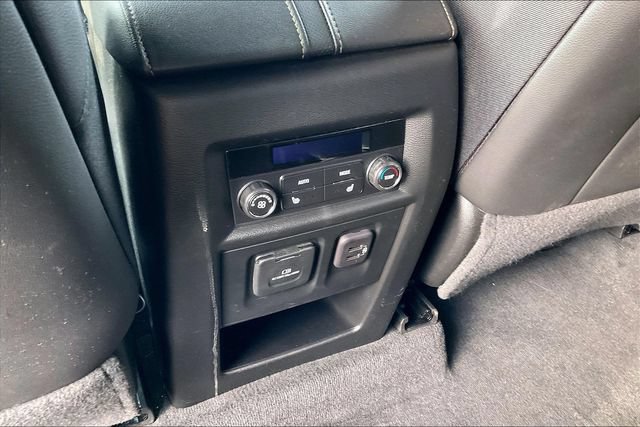 Used 2023 Chevrolet Traverse Premier AWD/4WD image 35