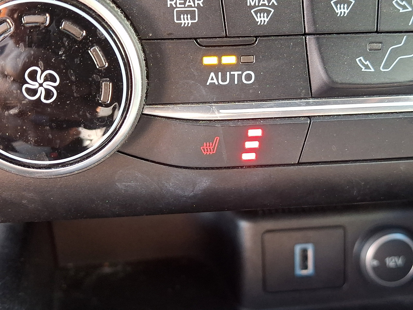 Used 2020 Ford Escape SE Sport image 24