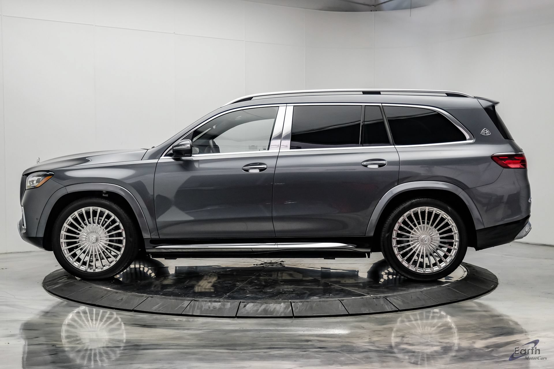 Used 2024 Mercedes-Benz Maybach GLS 600 4MATIC image 8