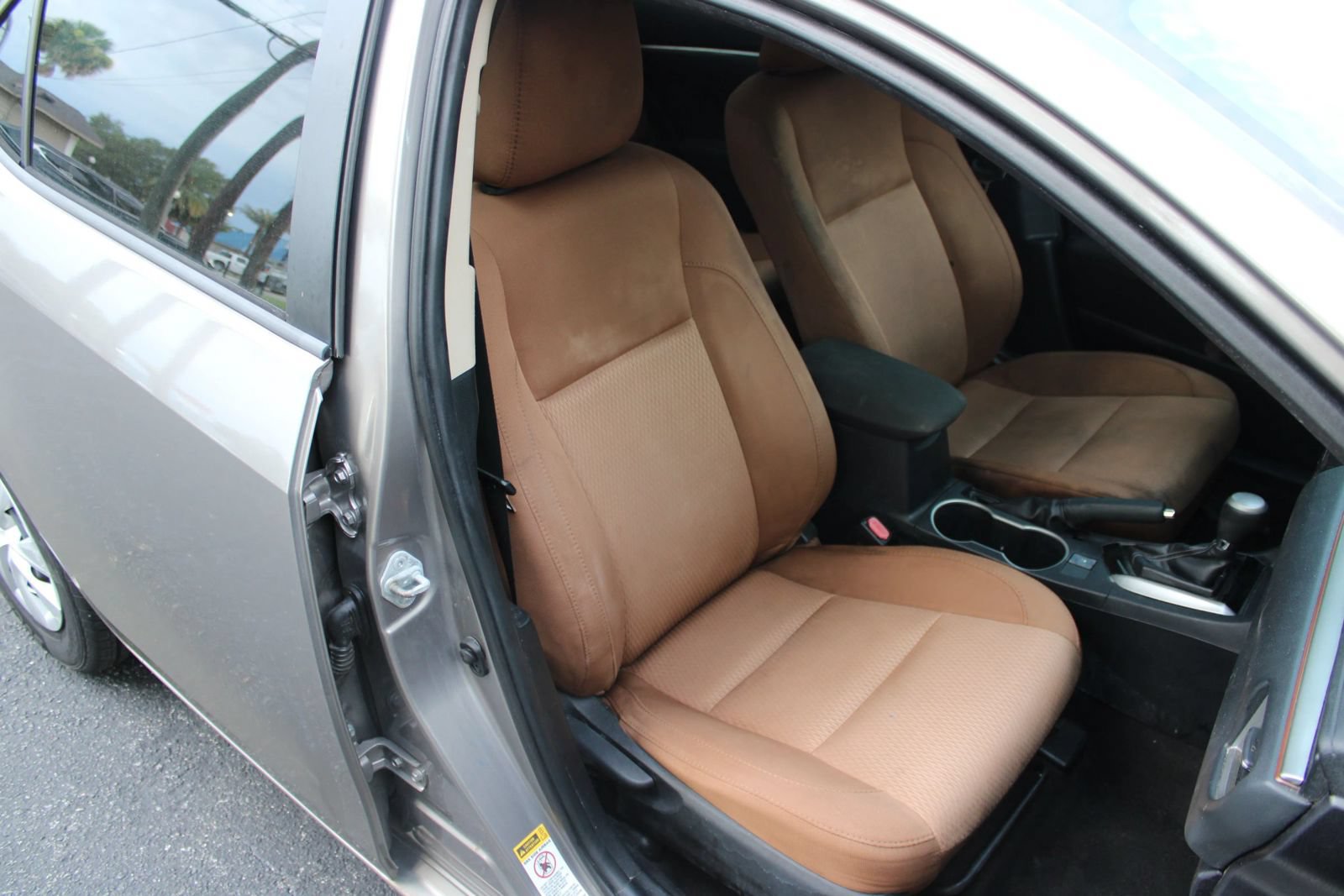 Used 2016 Toyota Corolla LE FWD image 17