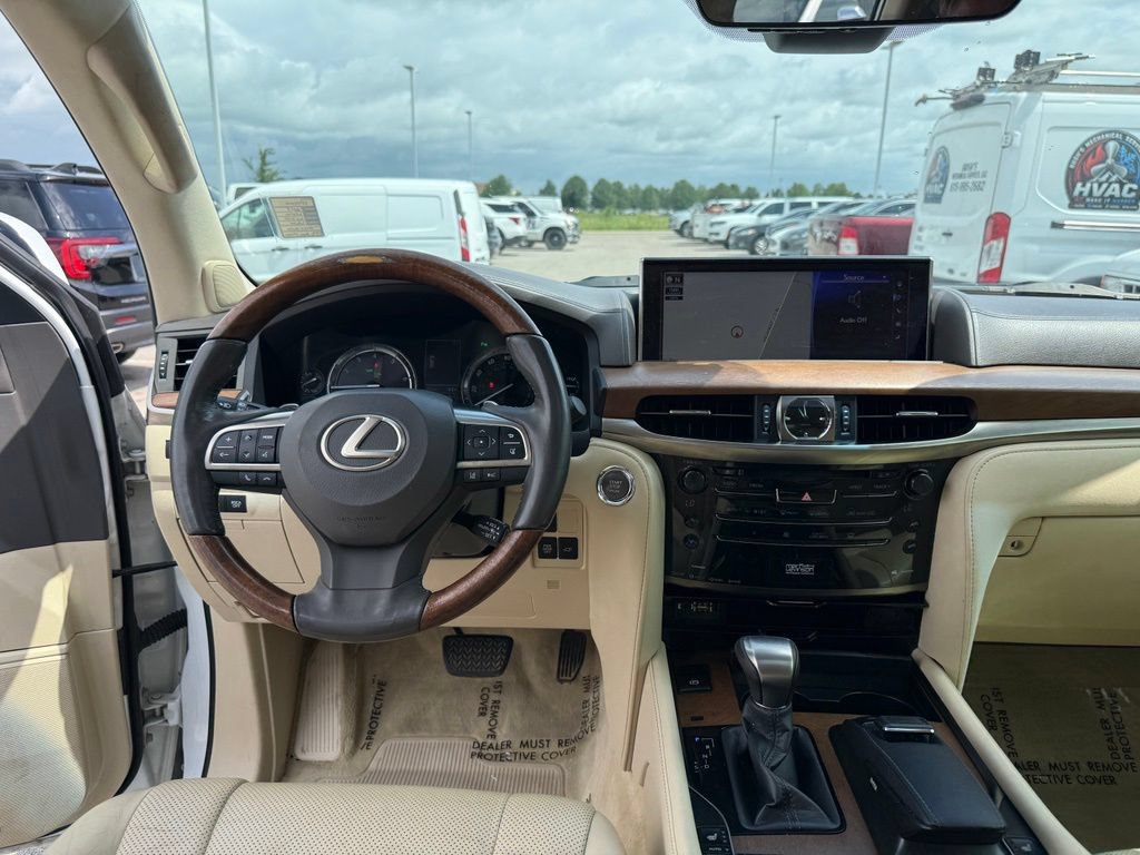 Used 2017 Lexus LX 570 4WD w/ Luxury Package image 16