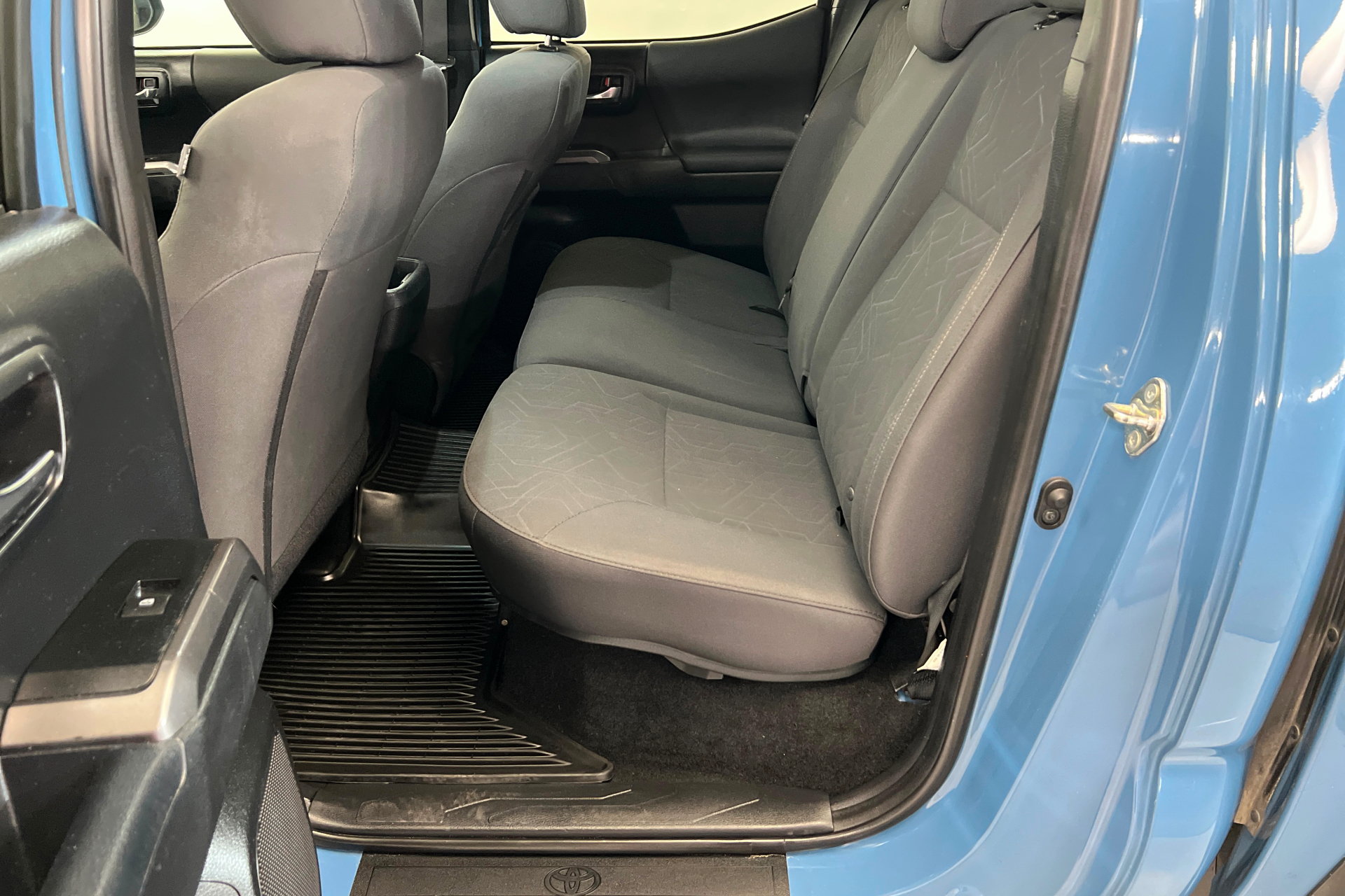 Used 2019 Toyota Tacoma TRD Off-Road w/ Technology Package AWD/4WD image 21