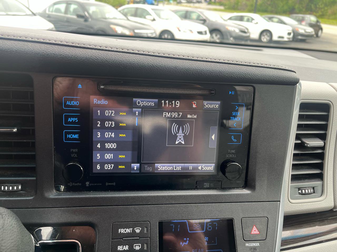 Used 2017 Toyota Sienna XLE w/ XLE Navigation Package FWD image 18